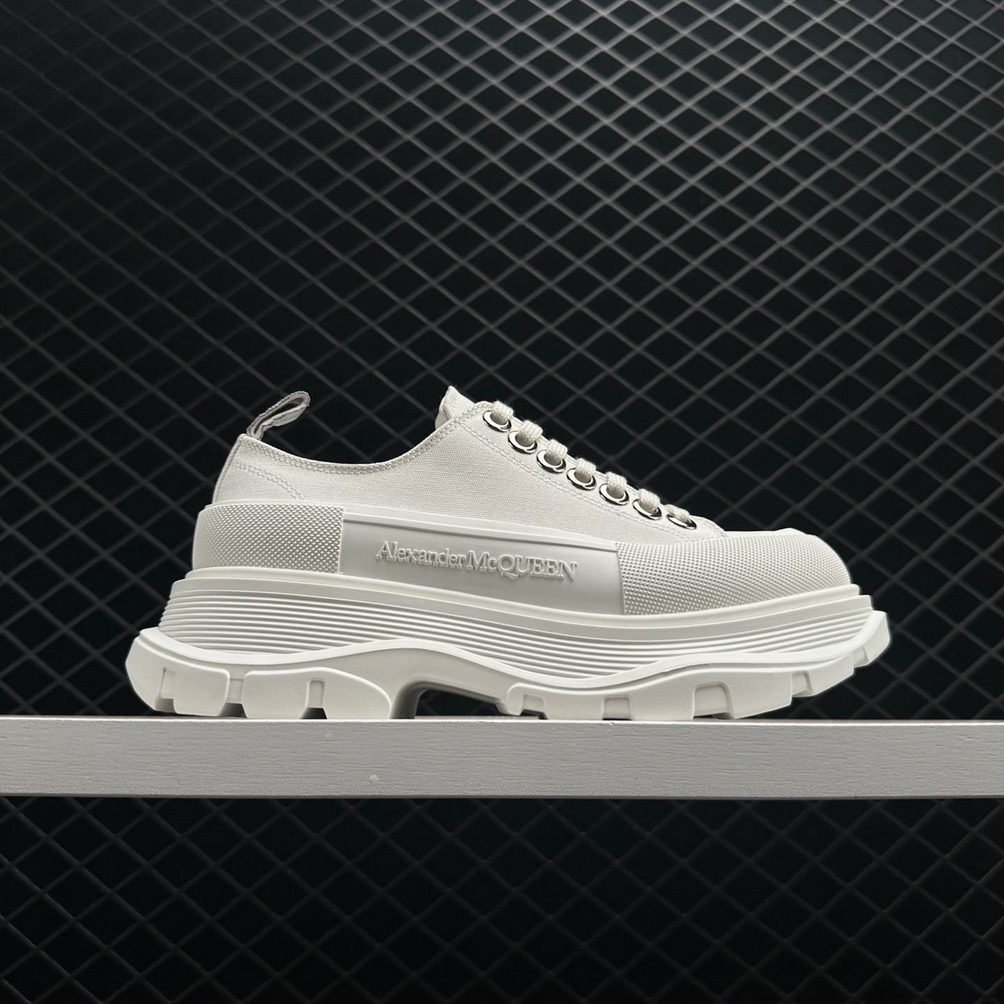 Alexander McQueen Tread Slick Low Lace Up White White 627225WHZ629071 - Stylish and Sleek Designer Footwear