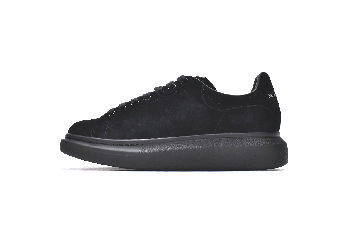 Alexander McQueen Oversized Triple Black 553761WHV671000 For Sleek Style