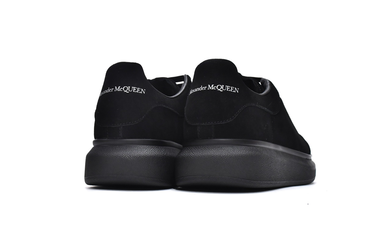 Alexander McQueen Oversized Triple Black 553761WHV671000 For Sleek Style