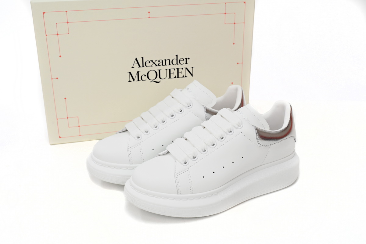 Alexander McQueen Oversized White Silver 718232 WICGI 9071 - Stylish and Sophisticated Fashion Piece