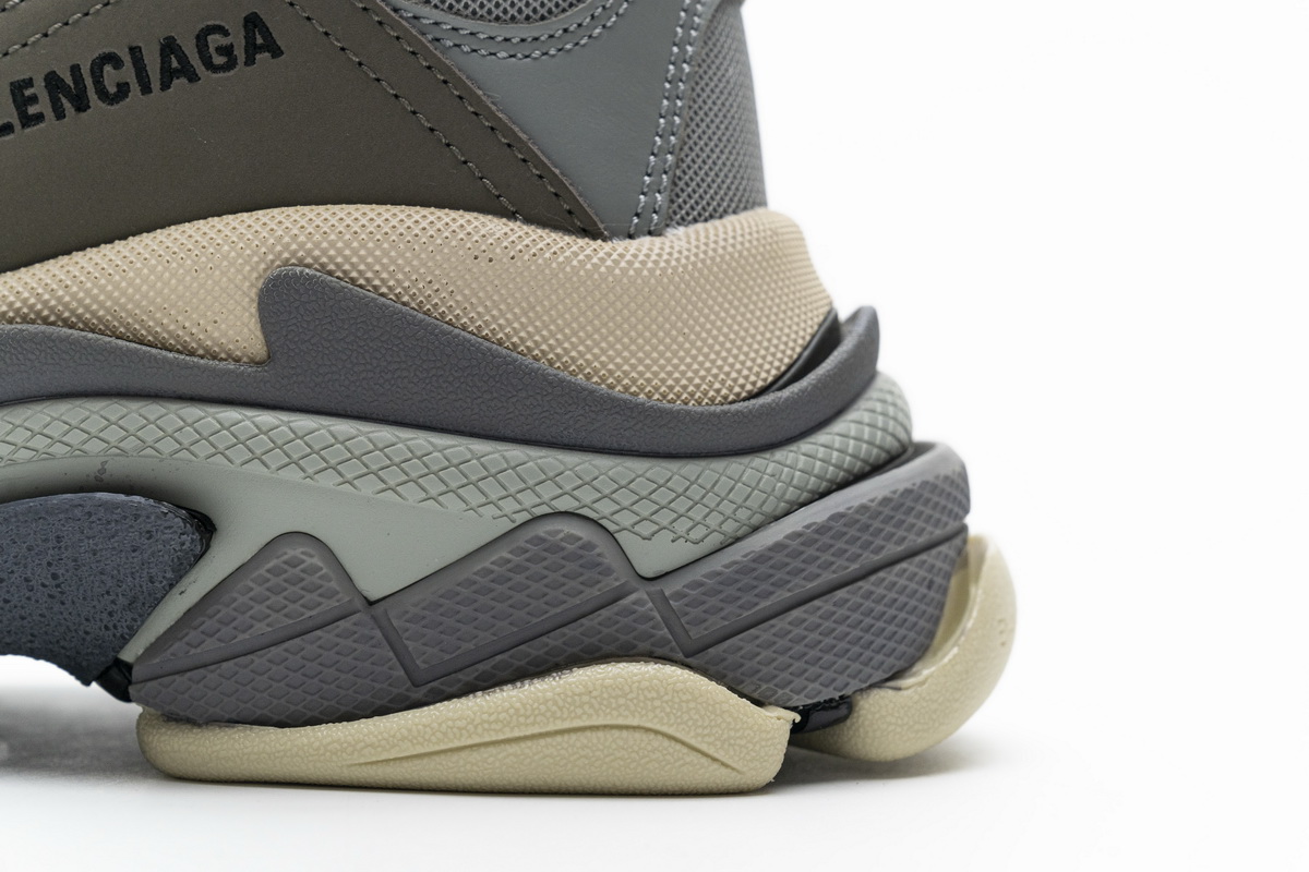 Balenciaga Triple S Grey 483513 W06E1 1259 | Sleek and Stylish Sneakers Balenciaga Triple S Grey 483513 W06E1 1259 | Sleek and Stylish Sneakers