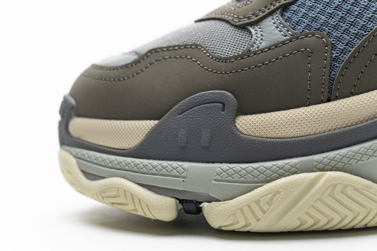 Balenciaga Triple S Grey 483513 W06E1 1259 | Sleek and Stylish Sneakers Balenciaga Triple S Grey 483513 W06E1 1259 | Sleek and Stylish Sneakers