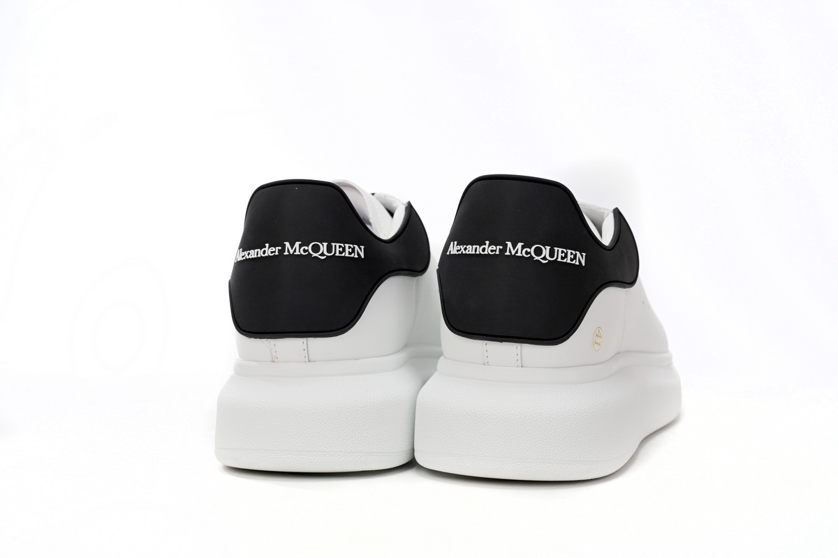 Alexander McQueen Oversized Sneaker 'White Black' 625156 WHXMT 9034 - Trendy Footwear for Men | Limited Stock Available