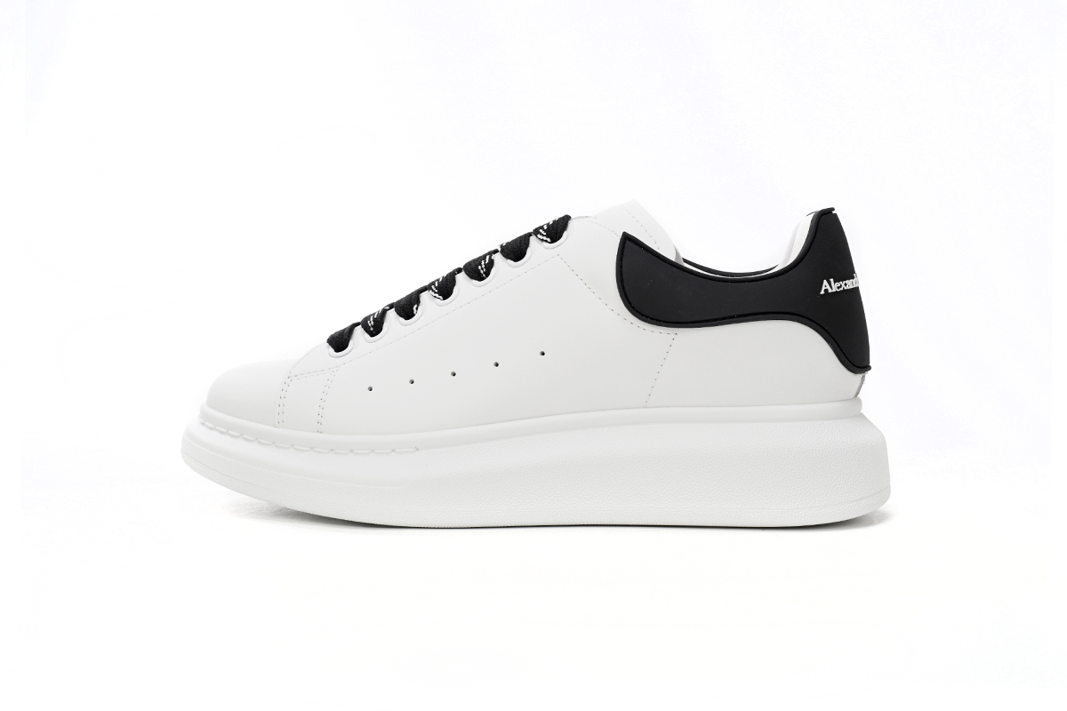 Alexander McQueen Oversized Sneaker 'White Black' 625156 WHXMT 9034 - Trendy Footwear for Men | Limited Stock Available