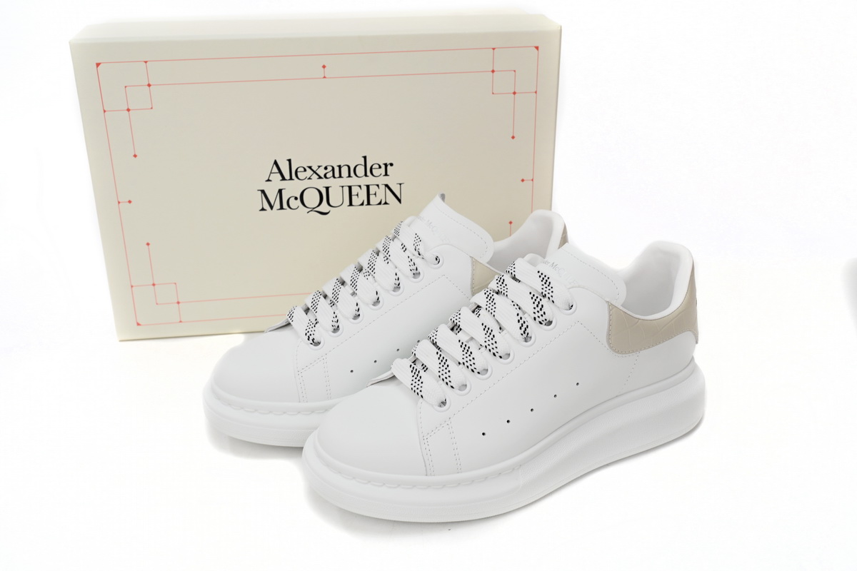 Alexander McQueen Oversized White Beige 727392WICG69026 | Fashionable Statement Piece