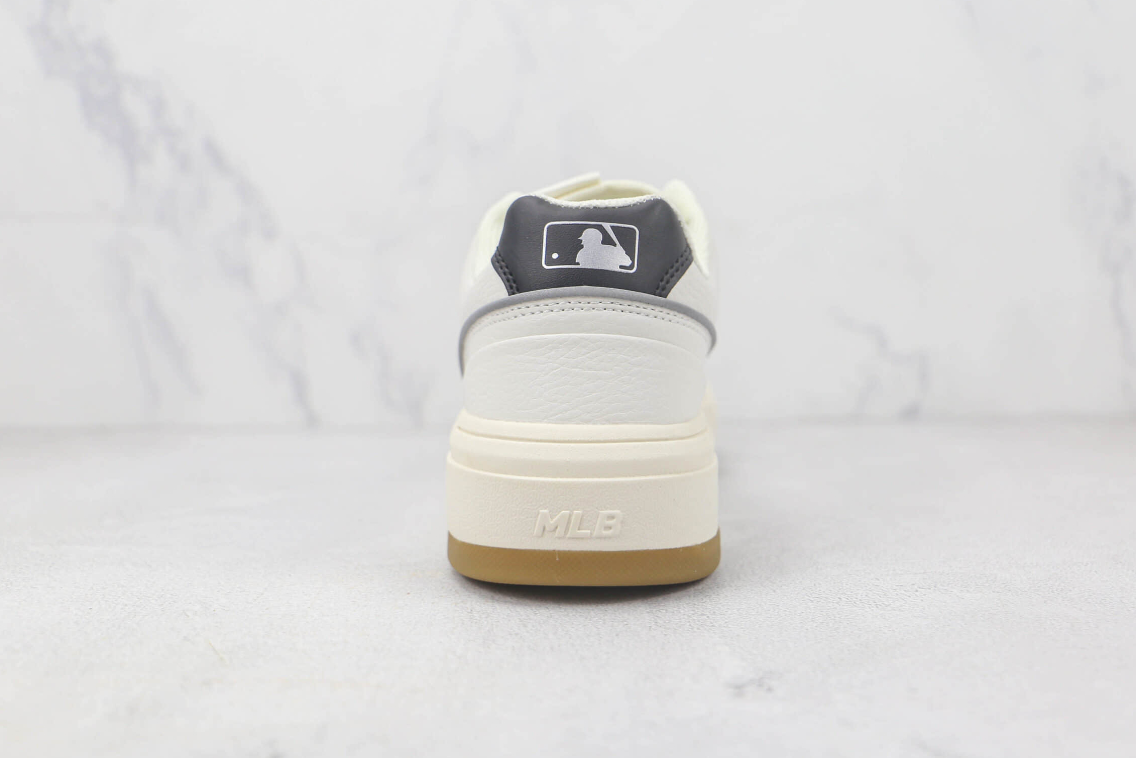MLB Chunky Liner Yankees Cream Sneakers - Vintage Style & Quality