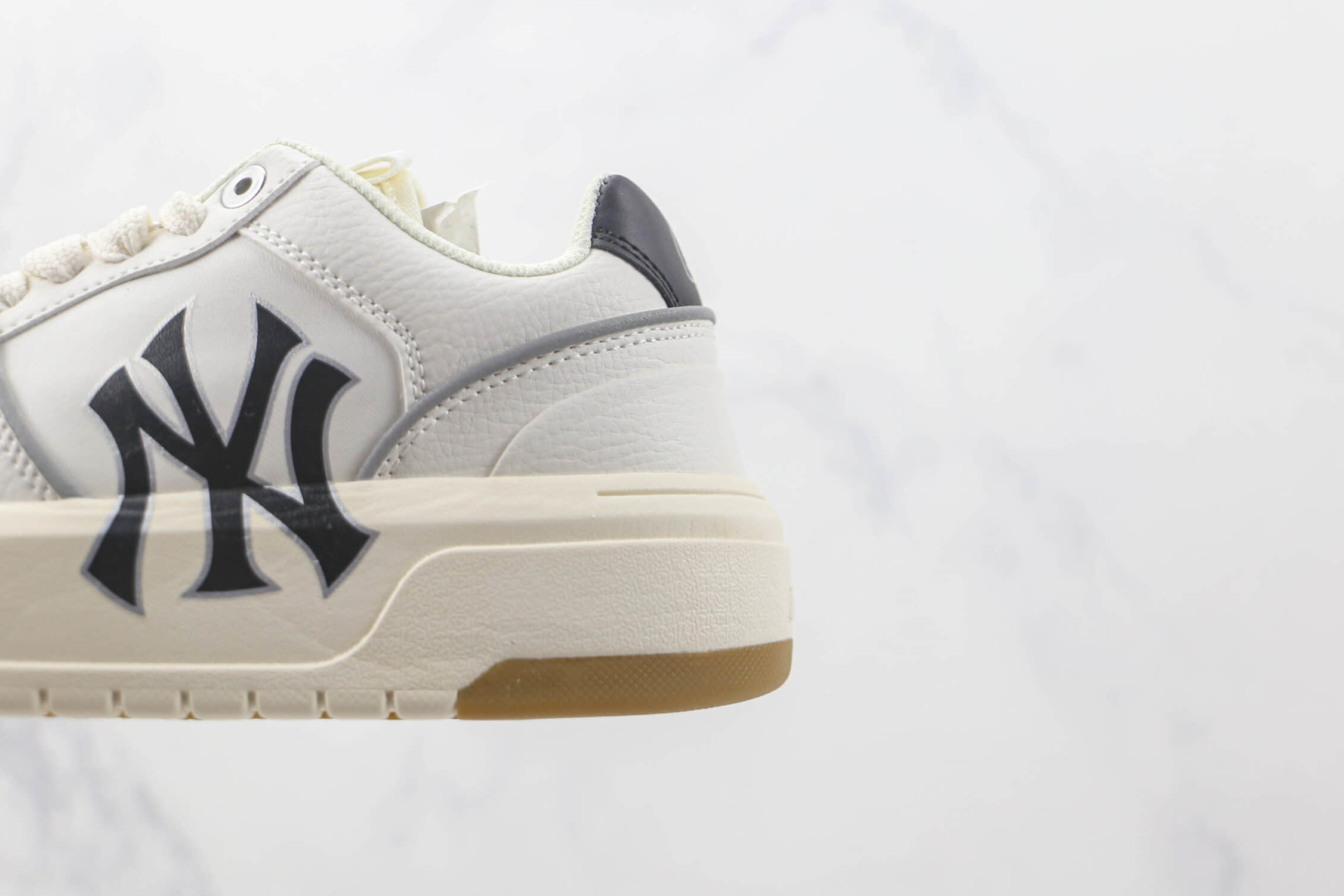 MLB Chunky Liner Yankees Cream Sneakers - Vintage Style & Quality