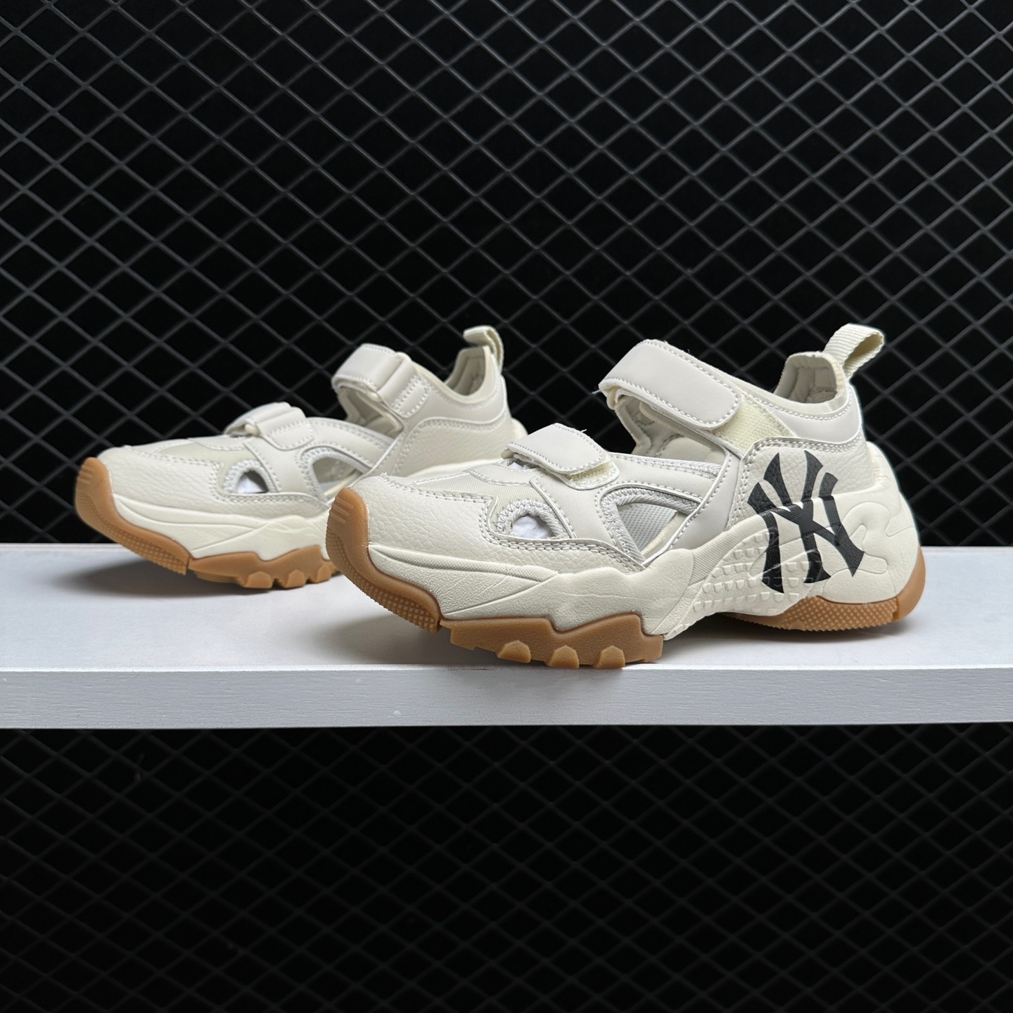 MLB New York Yankees Sandal Shoes - White Chunky Mask | 3ASDCH133-50CRS