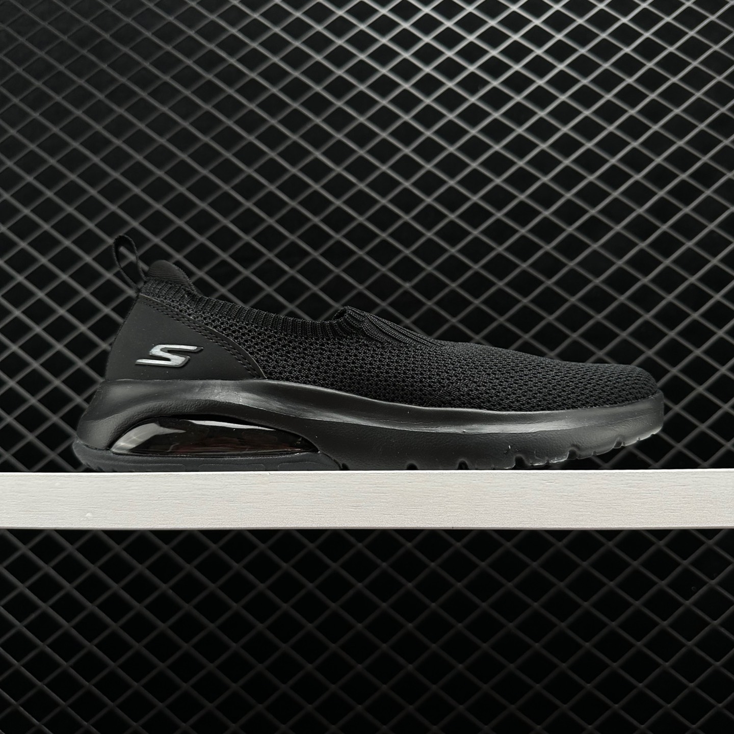 Skechers Go Walk Air Walking Shoes All Black - Superior comfort for fashionable walkers!
