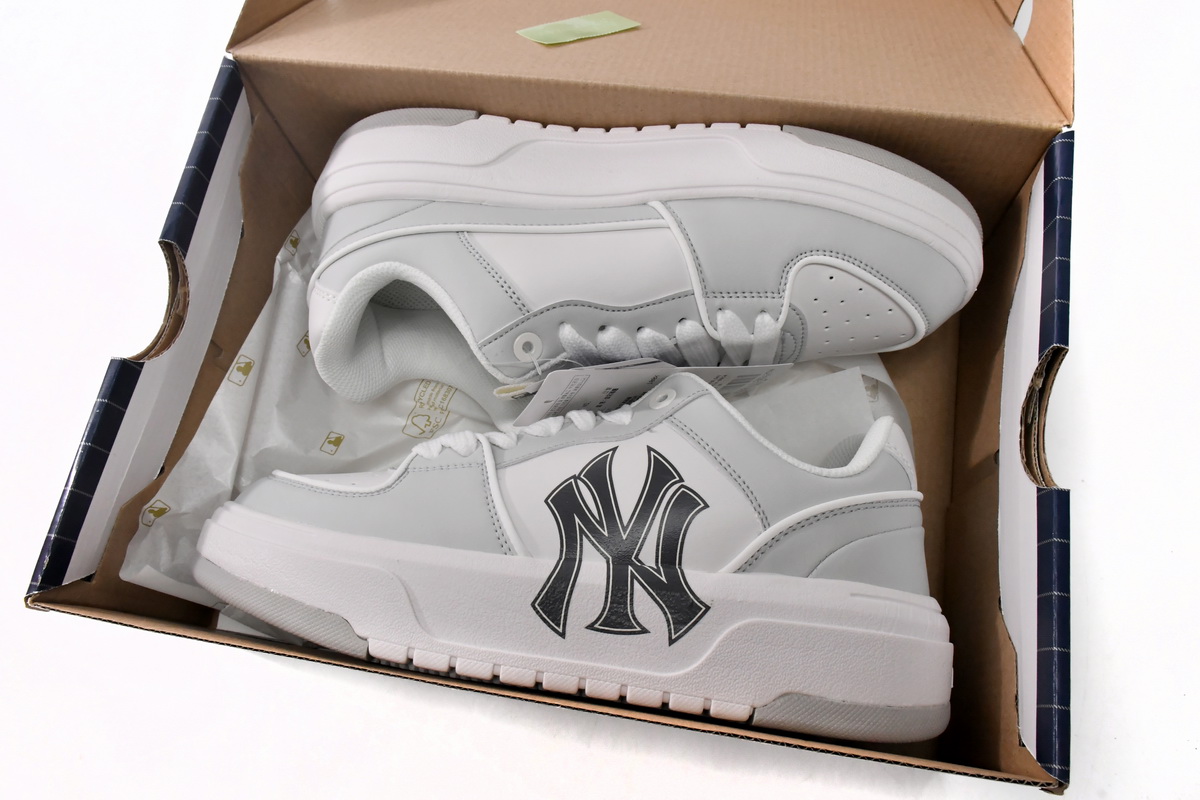 MLB Chunky Liner NY Yankees Ice Gray 3ASXCA12N-50GRL | Limited Edition Official Merchandise