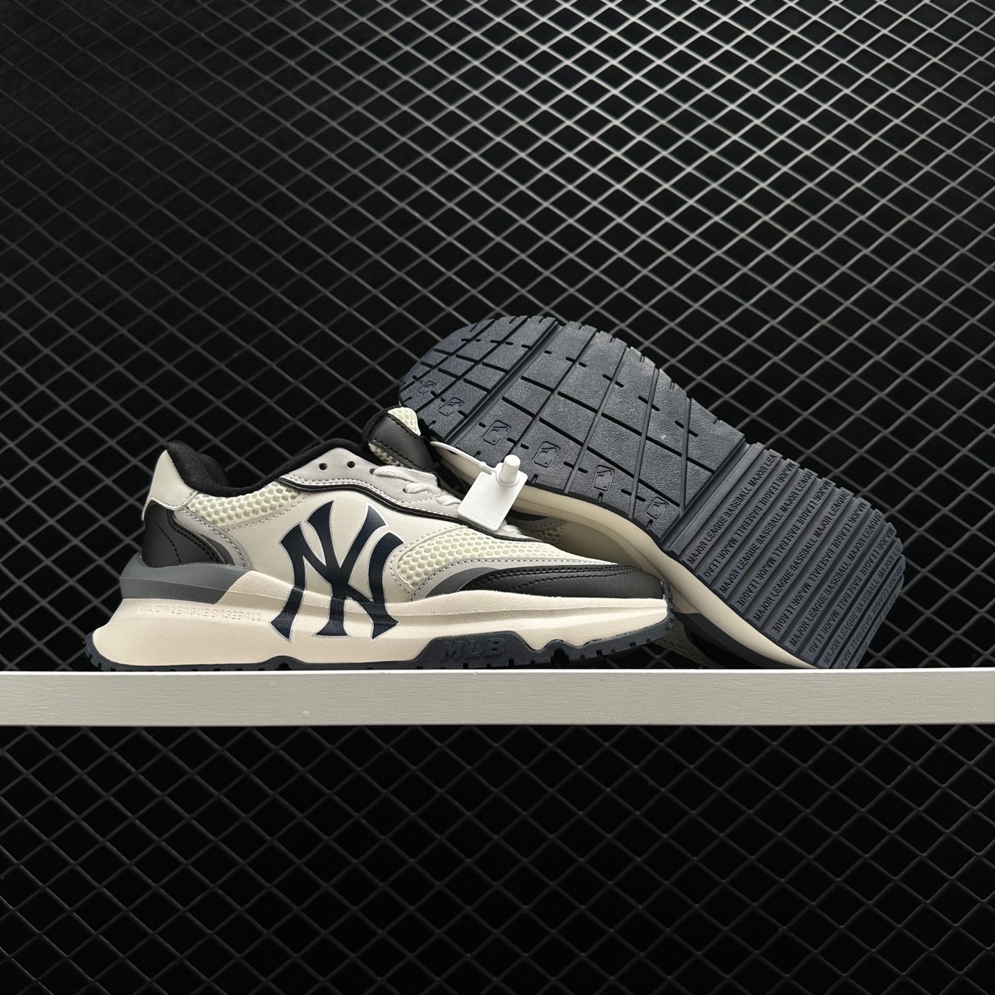 MLB Chunky Runner New York Yankees Shoes - Official Team Style
