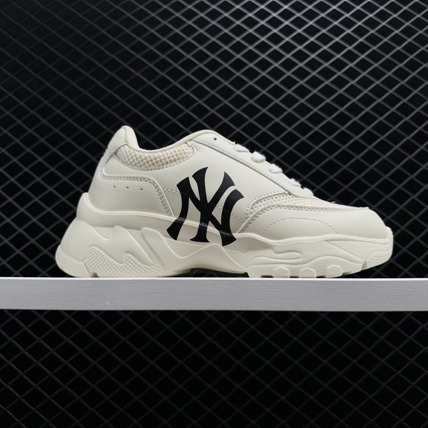 MLB x New York Yankees Big Ball Chunky A Shoe White - Official MLB Merchandise - New York Yankees Fan Gear