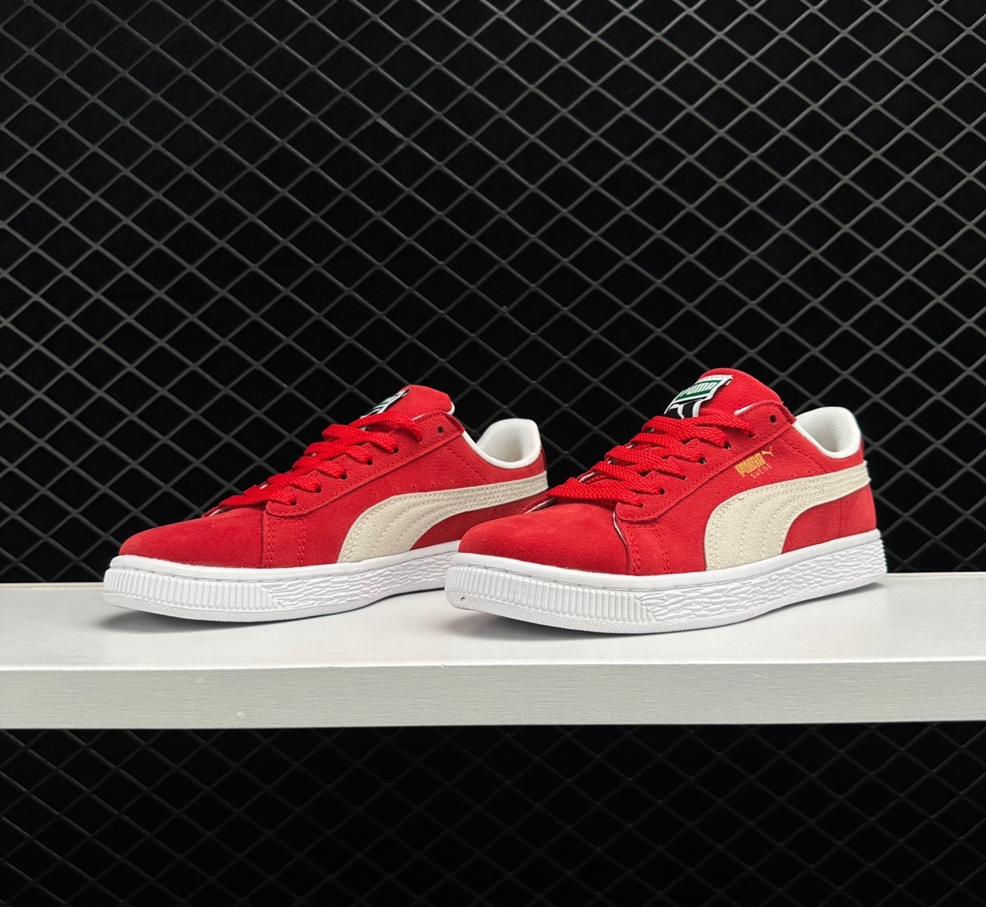 Puma Suede Classic XXI Red 374915 02 - Stylish and Timeless Sneakers Puma Suede Classic XXI Red 374915 02 - Stylish and Timeless Sneakers