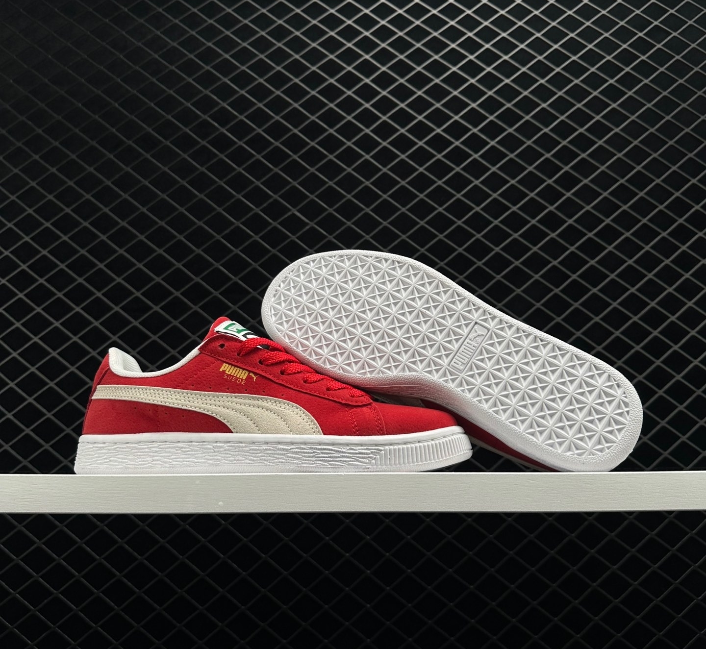 Puma Suede Classic XXI Red 374915 02 - Stylish and Timeless Sneakers Puma Suede Classic XXI Red 374915 02 - Stylish and Timeless Sneakers