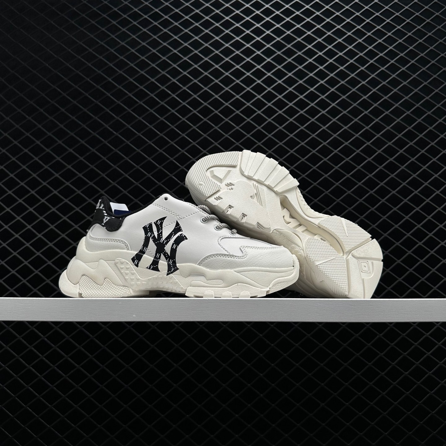MLB Big Ball Chunky NY Yankee Shoes 3ASHCDM2N-50BKS - Authentic Official Merchandise