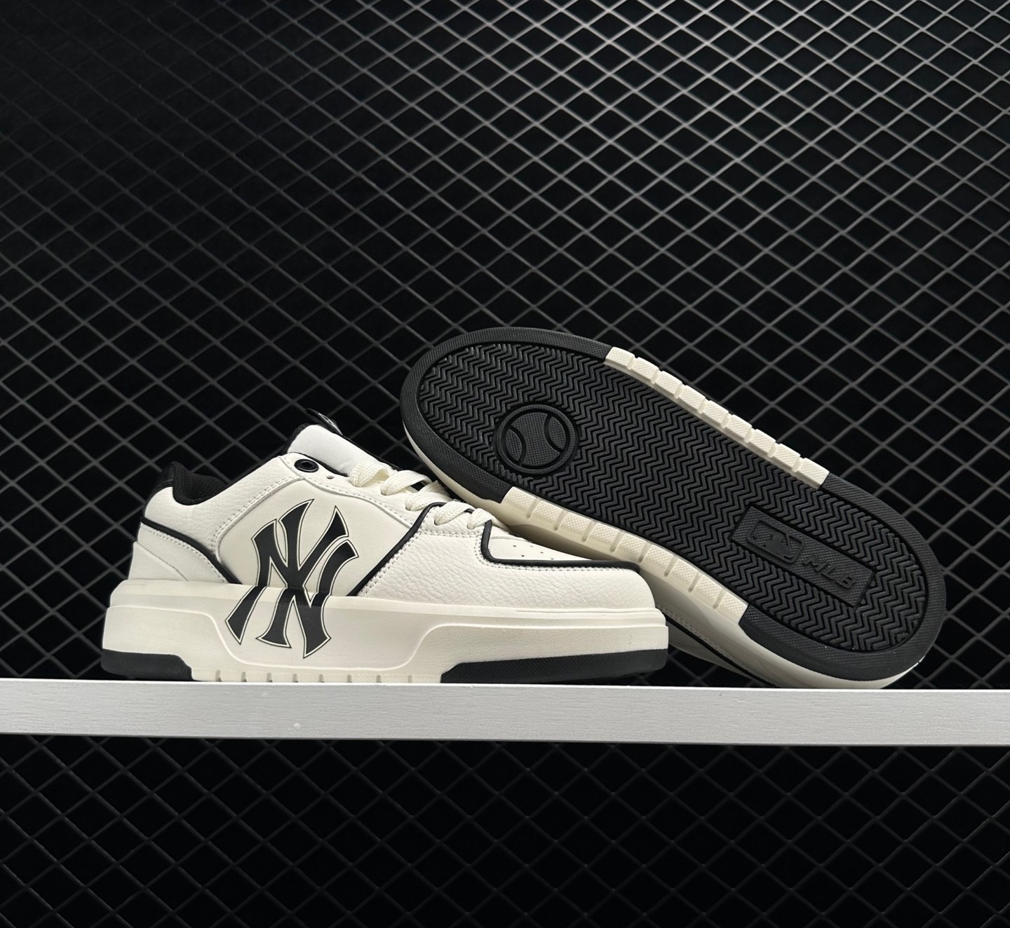 MLB Korea Chunky Riner Sneakers Low New York Yankees - Shop now!