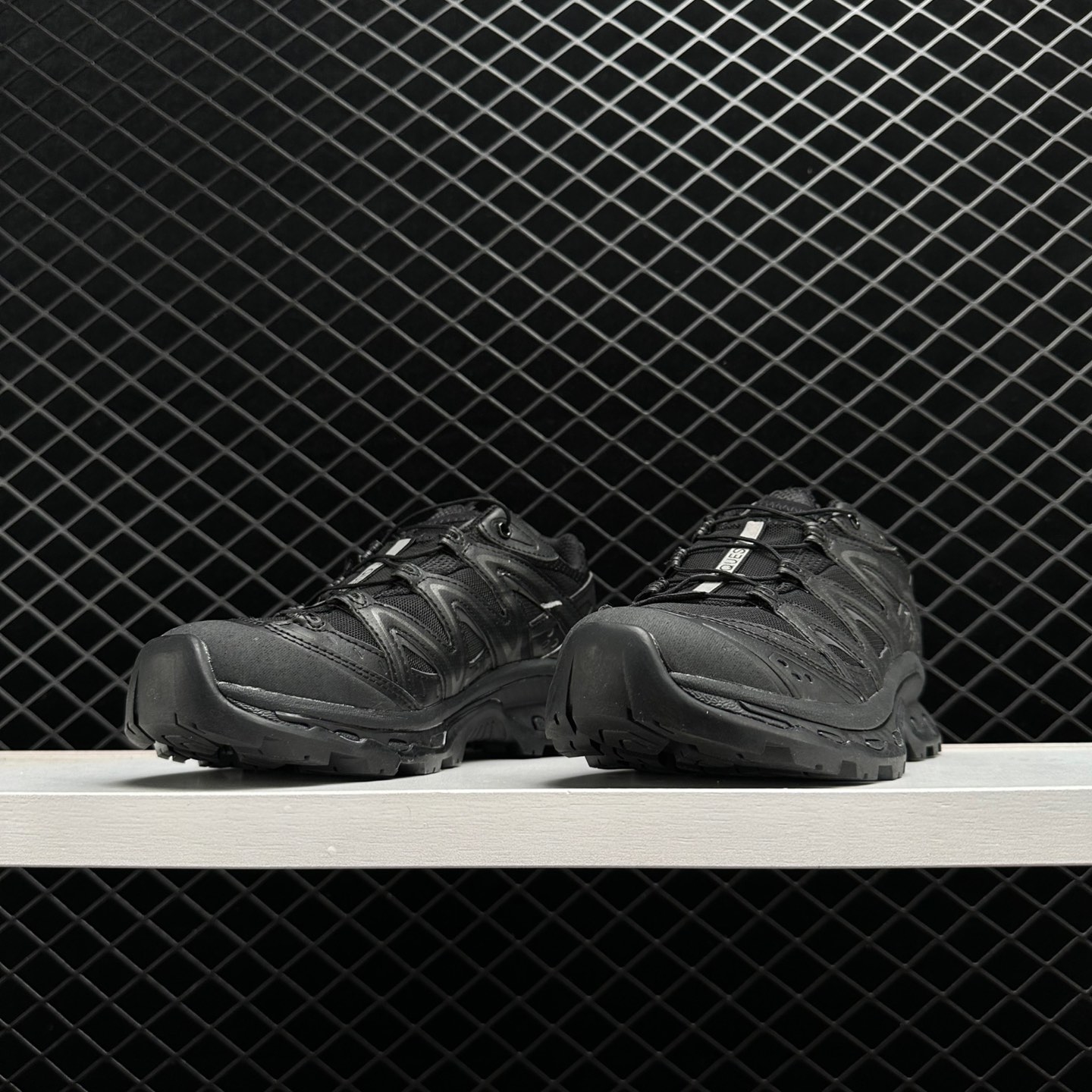 Salomon XT-Quest Black: High-performance Trail Running Shoes