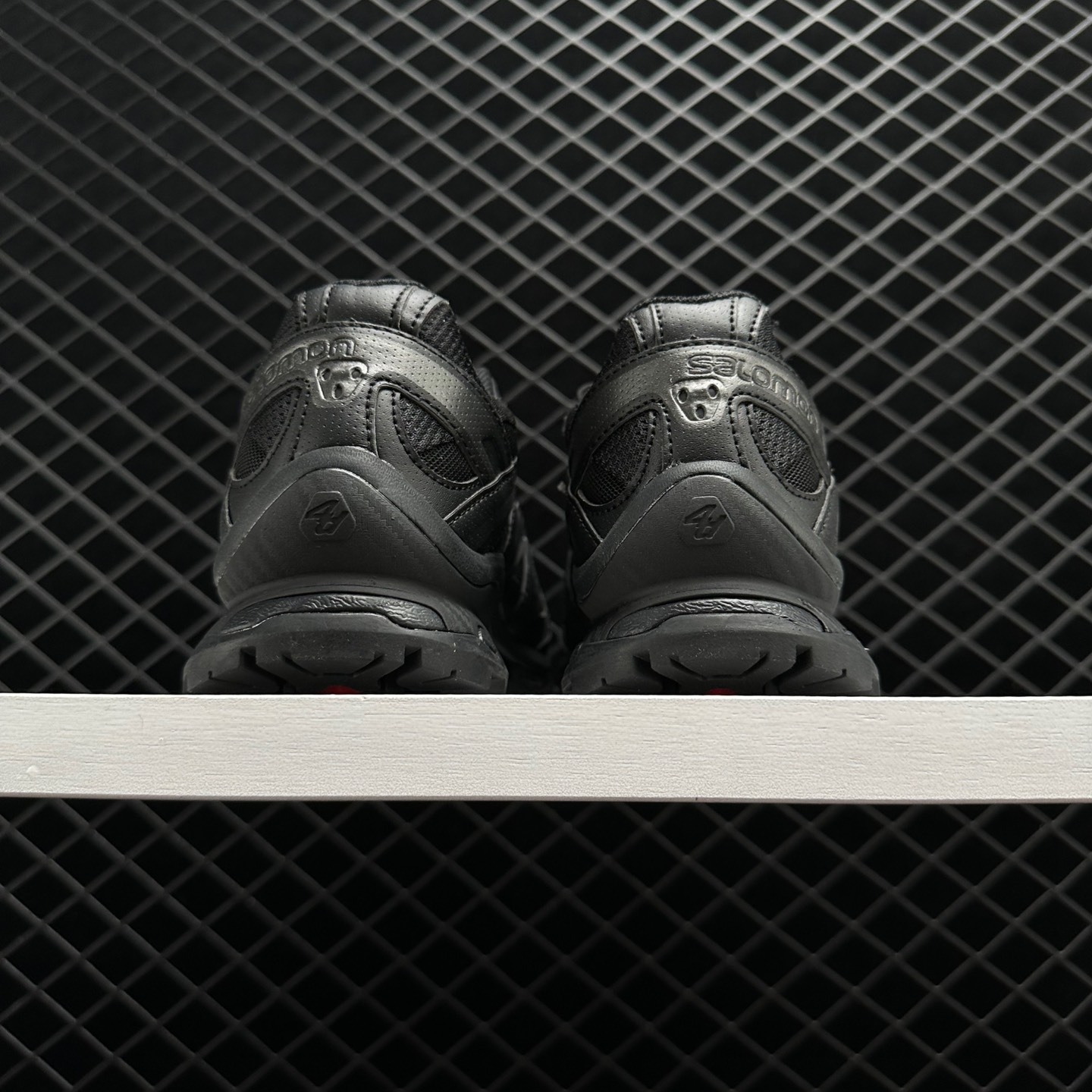 Salomon XT-Quest Black: High-performance Trail Running Shoes