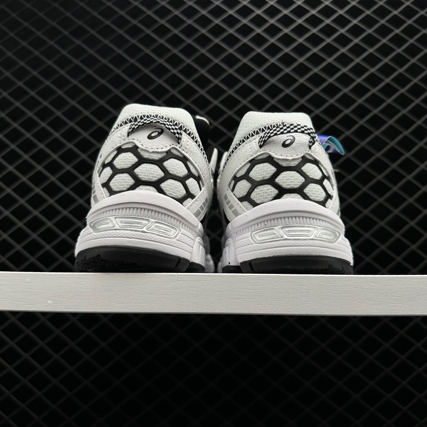Asics Gel-Kahana 8 White Black 1011B133-100: Lightweight Trail Running Shoes