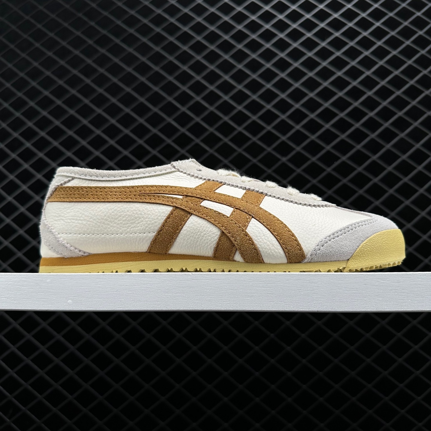 Onitsuka Tiger Mexico 66 White Brown 1183A693-101: Classic Sneakers with a Stylish Twist