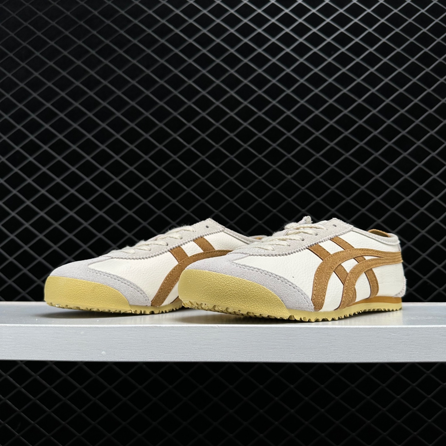 Onitsuka Tiger Mexico 66 White Brown 1183A693-101: Classic Sneakers with a Stylish Twist