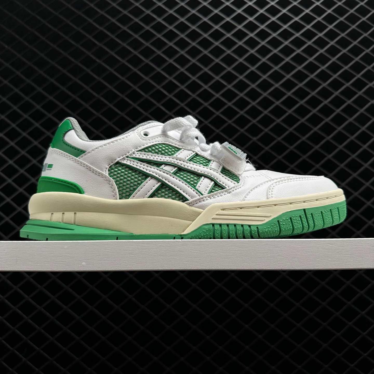 Asics Gel-Spotlyte Low V2 White Green 1203A258-101 - Shop Now for Stylish Sneakers!