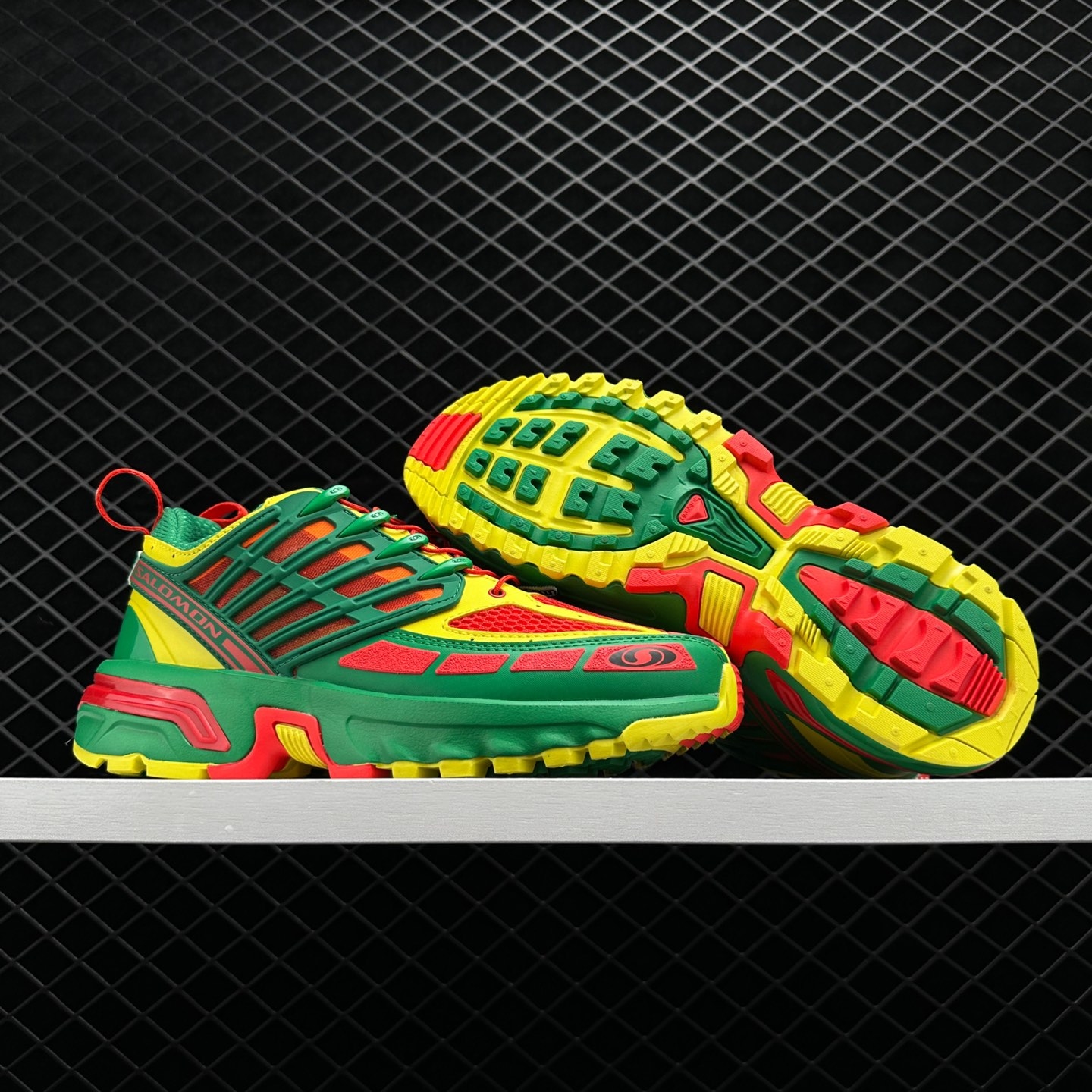 Salomon ACS PRO Advanced Kar L'Art De L'Automobile Green Red Yellow L41717300 - High-performance auto-inspired sneakers for style and durability.